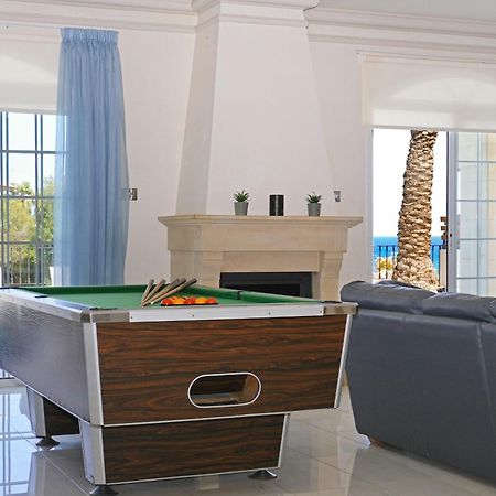 Villa Oceania - Beachfront Паралимни Екстериор снимка