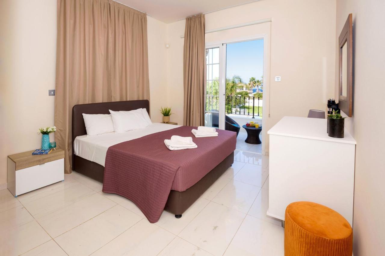 Villa Oceania - Beachfront Паралимни Екстериор снимка