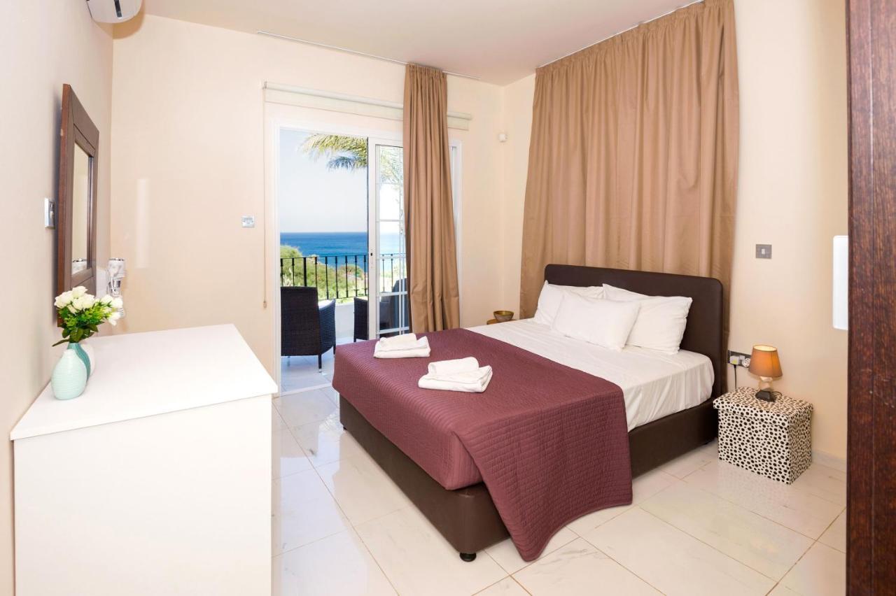 Villa Oceania - Beachfront Паралимни Екстериор снимка