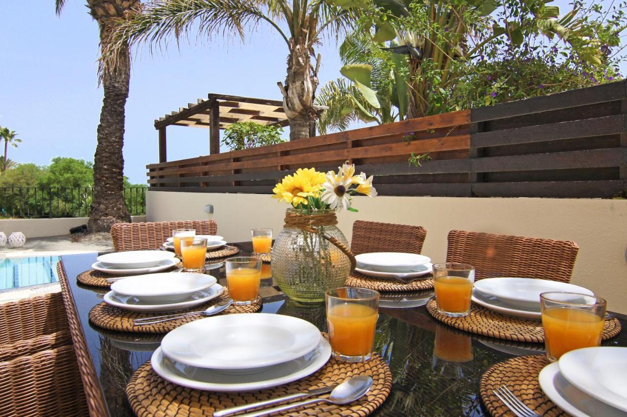 Villa Oceania - Beachfront Паралимни Екстериор снимка