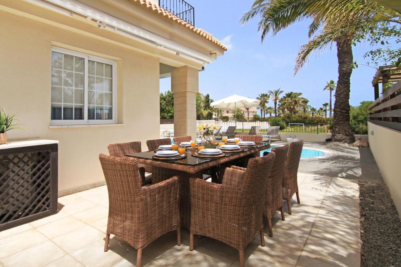 Villa Oceania - Beachfront Паралимни Екстериор снимка