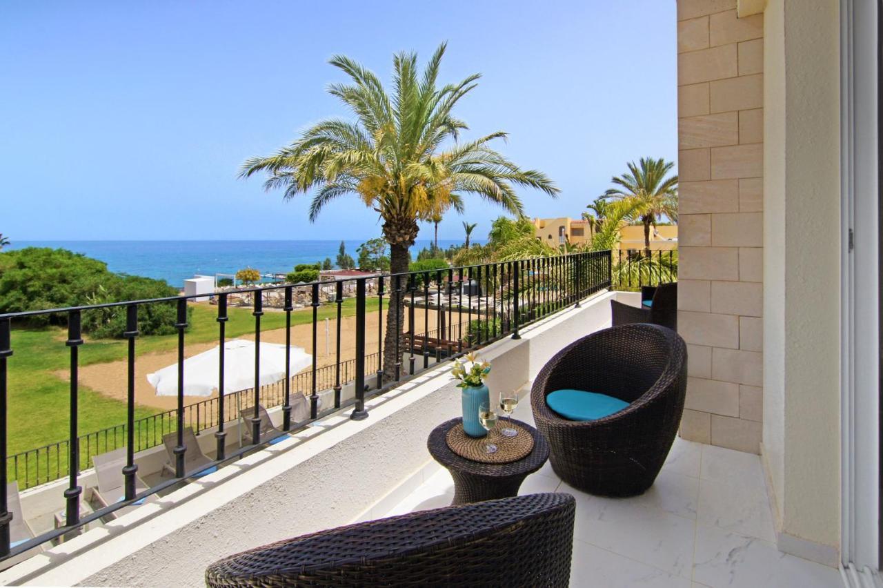 Villa Oceania - Beachfront Паралимни Екстериор снимка