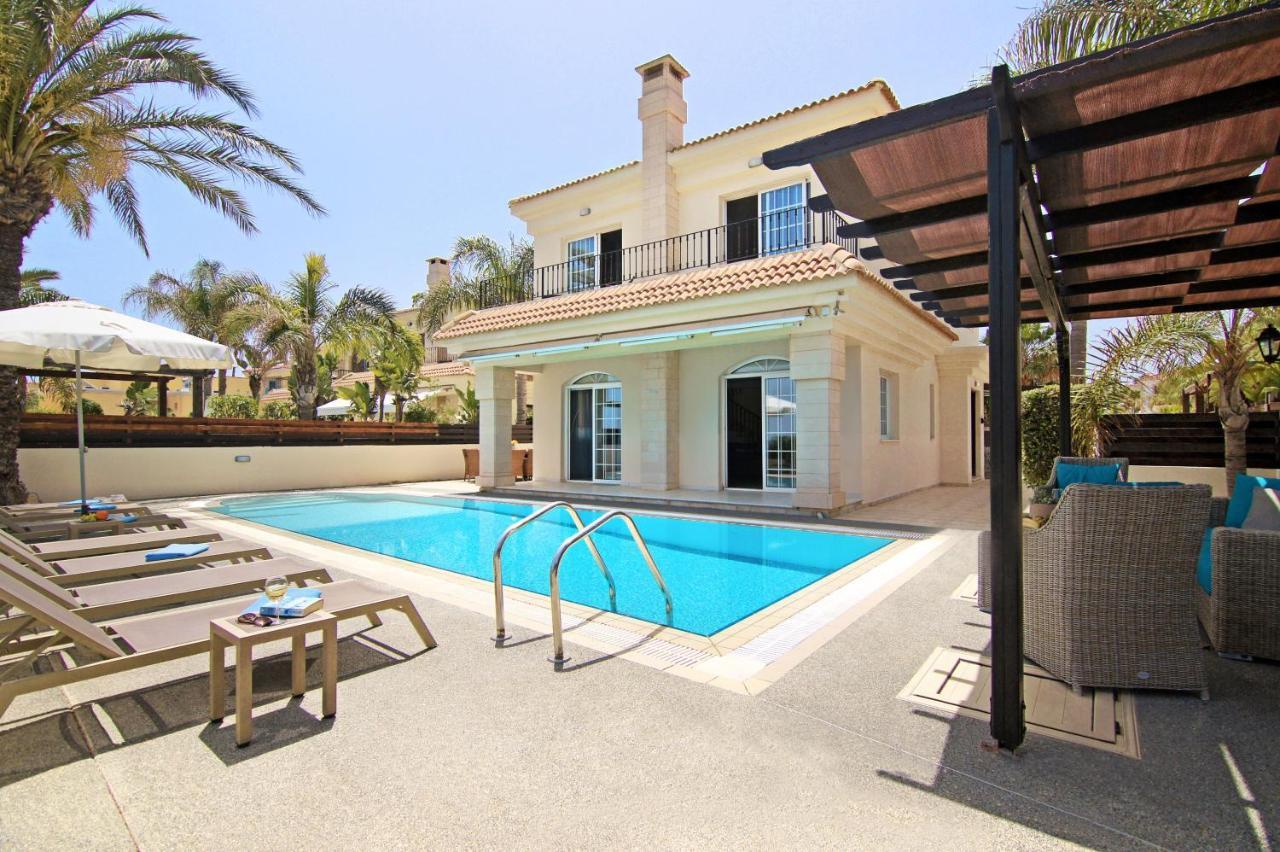 Villa Oceania - Beachfront Паралимни Екстериор снимка