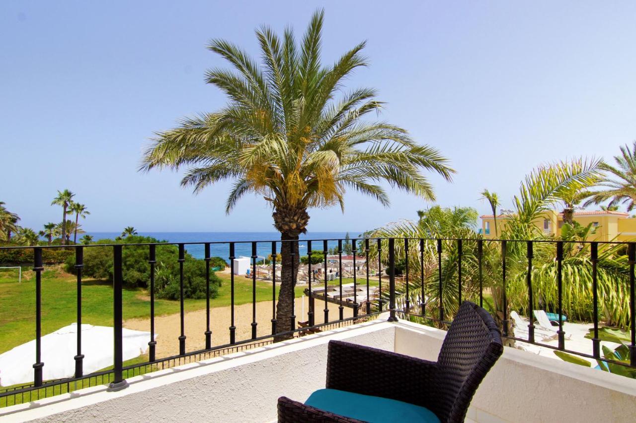 Villa Oceania - Beachfront Паралимни Екстериор снимка