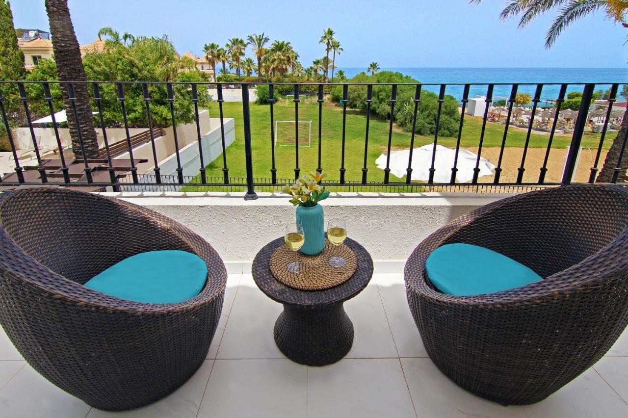 Villa Oceania - Beachfront Паралимни Екстериор снимка